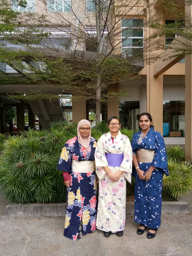 Two of my new friends which turned out to be my roommate(middle) and my next door neighbour :) . We were wearing kimonos.