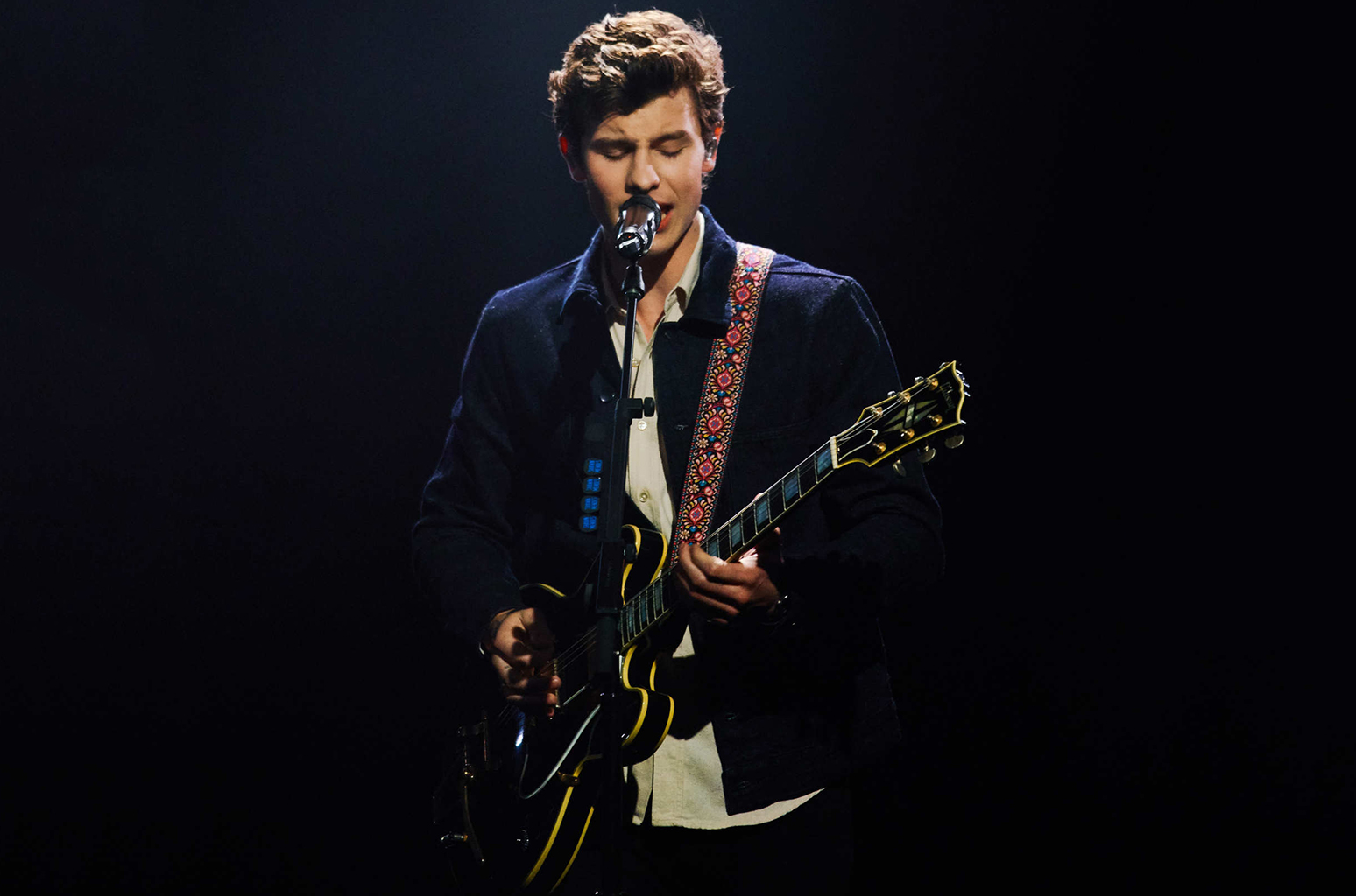 shawn-mendes-live-3-4-2018-billboard-1548.jpg.1
