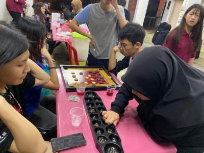 Traditional games (Congkak)