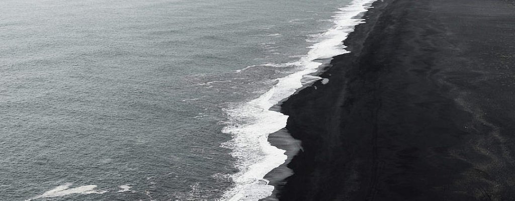 blackbeach.jpg