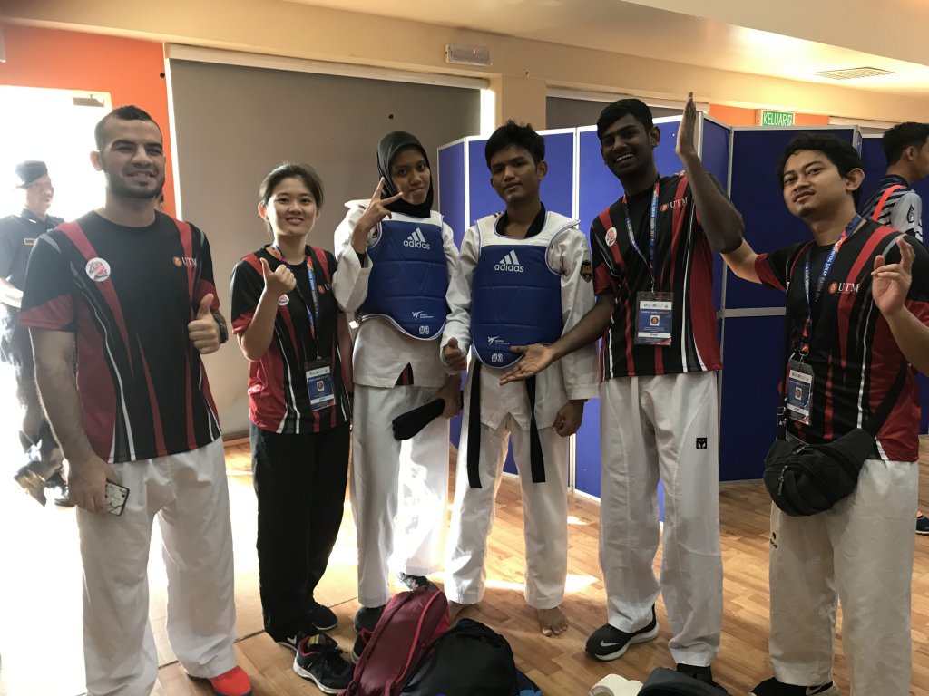 Photo of all teammates during the tournament