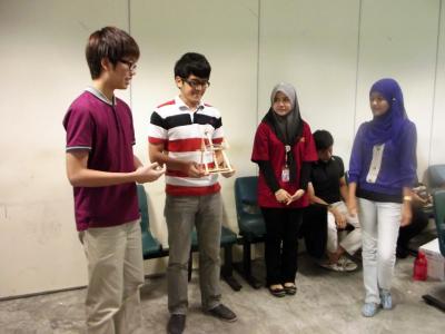 We were launching our catapult in Engineering Mechanics class on 13/12/12 ^_^