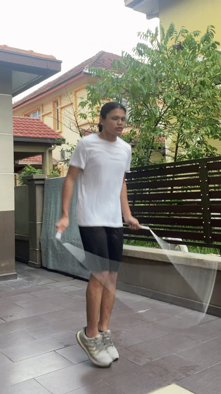 gif qiqijumps.gif